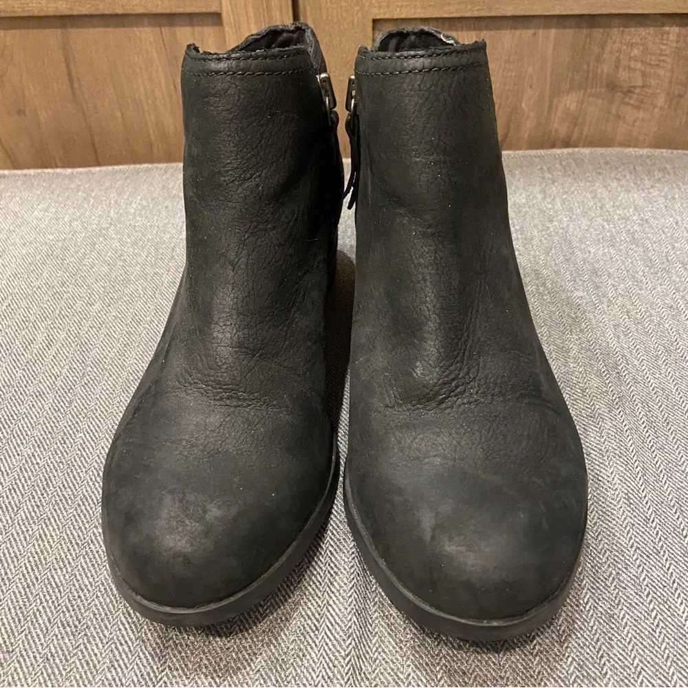 Sorel 'Lolla' Black Leather Zip Ankle Booties 9